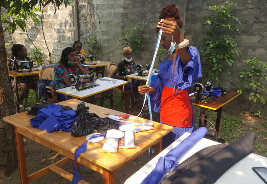 Stichting Diba Aids Congo training kleding maken